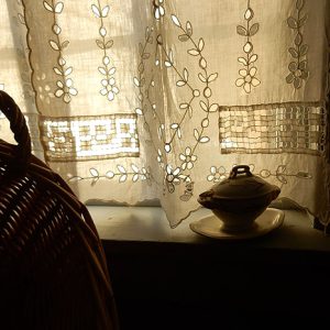 Broderie Anglaise Café Pair