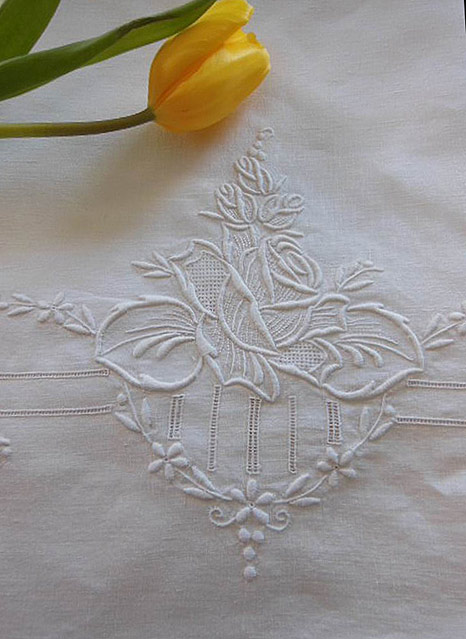 linen-tablecloth-whitework-2