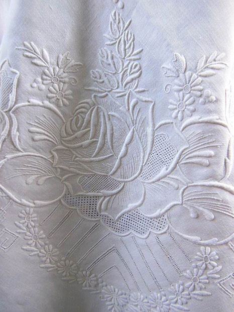 linen-tablecloth-whitework-3