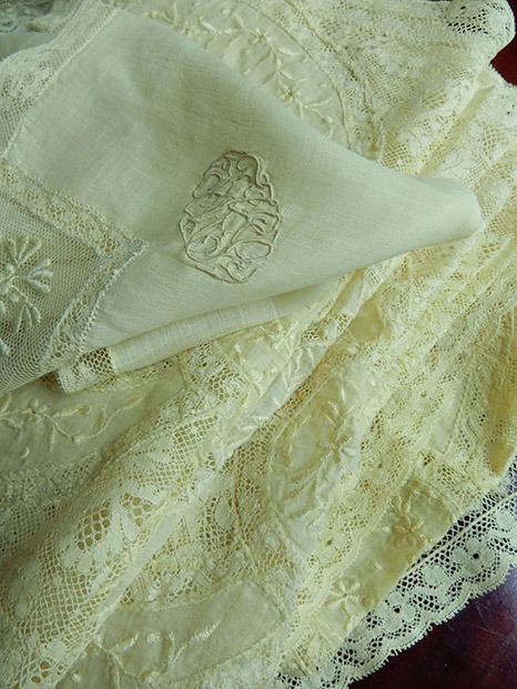 normandy-lace-tabletop-1