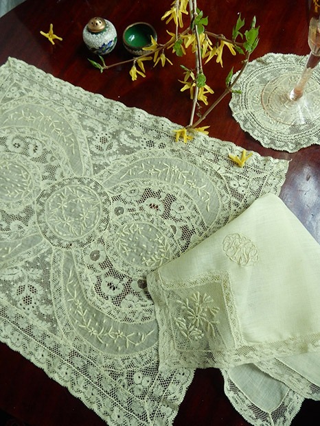 Normandy Lace Tabletop