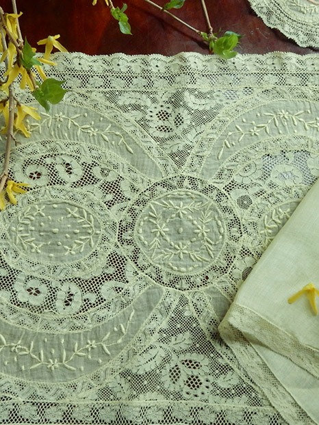 normandy-lace-tabletop-4