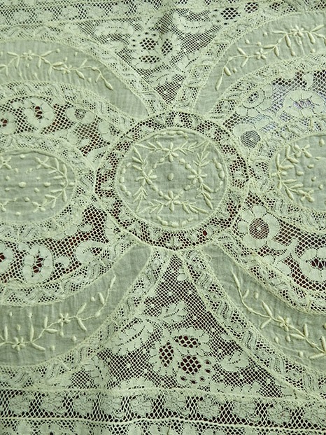 normandy-lace-tabletop-7