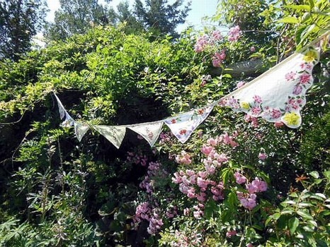 vintage-handkerchief-garland-3